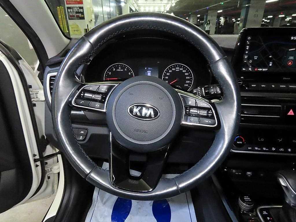 KIA Seltos - Vista 8