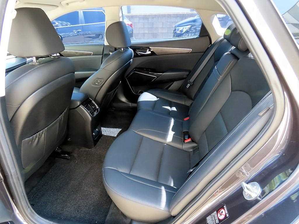 KIA K7 - Vista 6