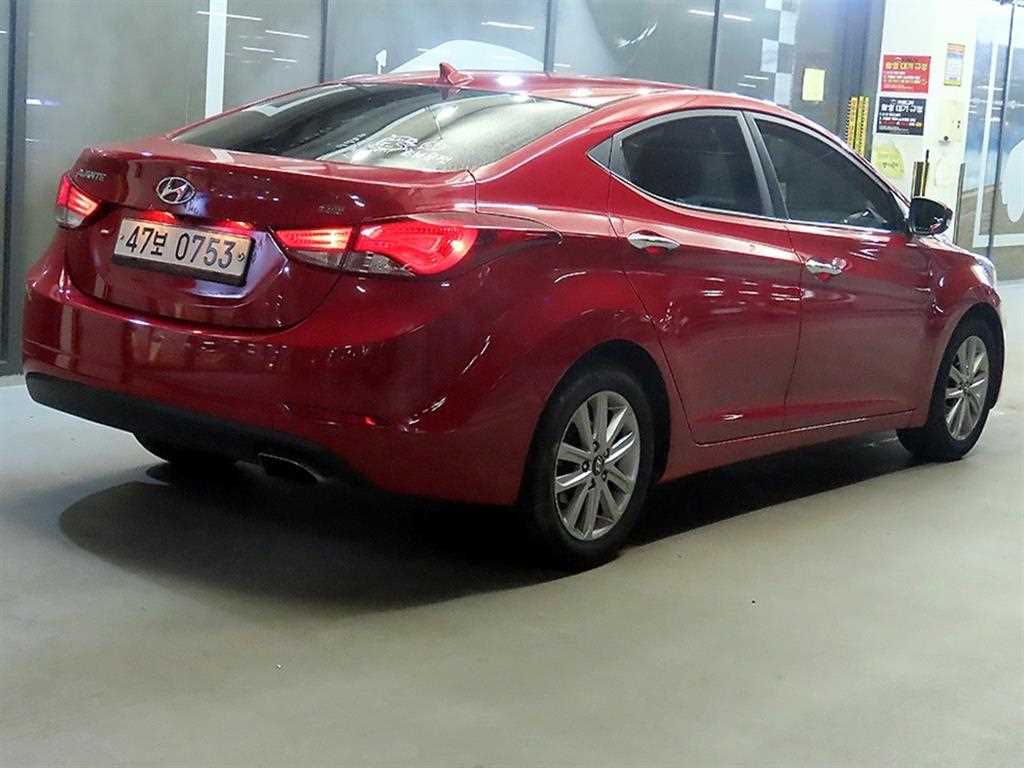 HYUNDAI Avante - Vista 4