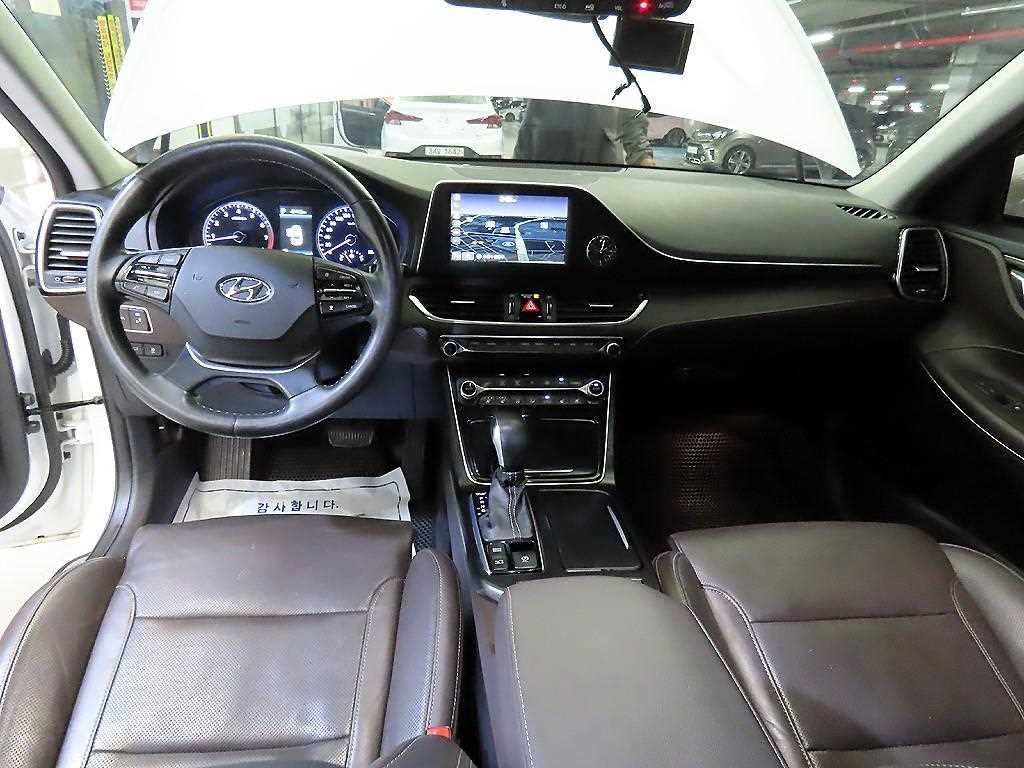 HYUNDAI Grandeur - Vista 10