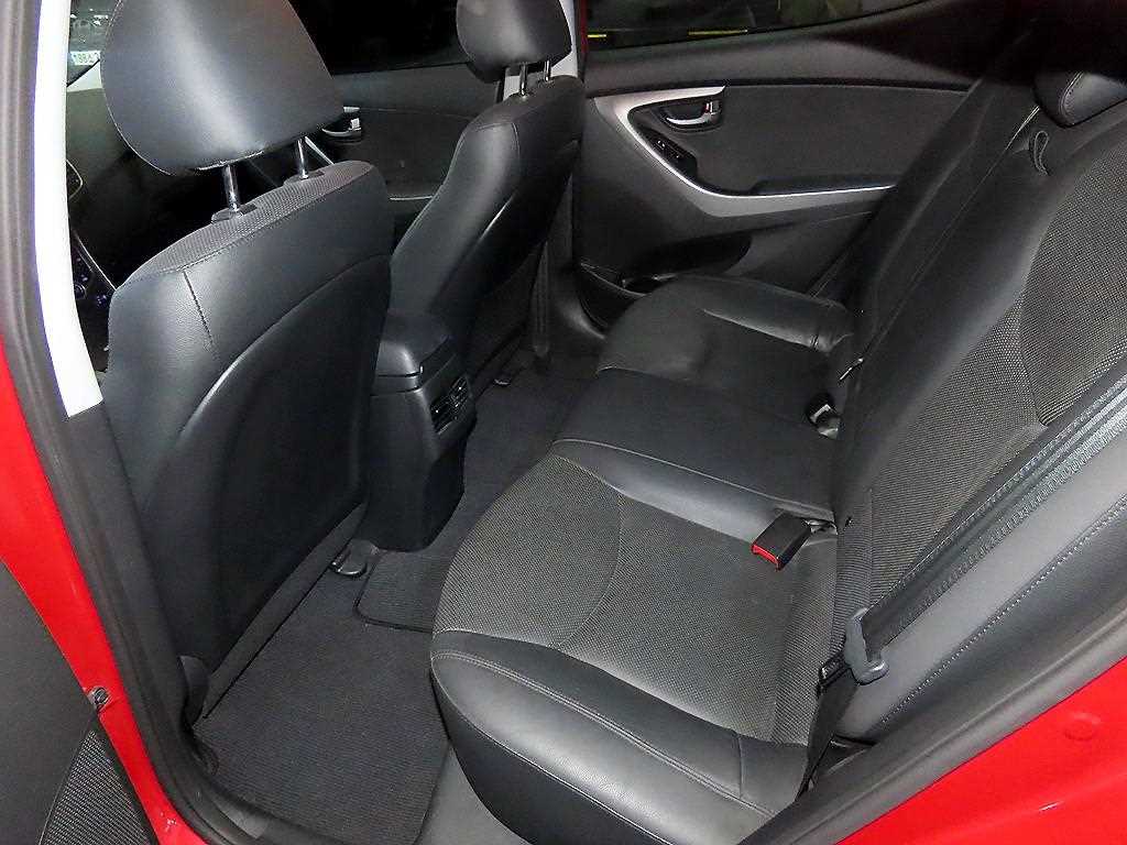 HYUNDAI Avante - Vista 7