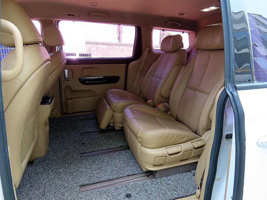 KIA Carnival - Vista 6