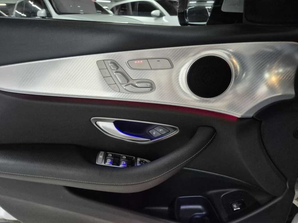 Mercedes Benz E class - Vista 12