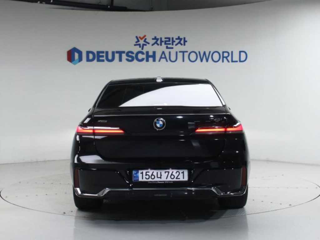 BMW 7 Series - Vista 5
