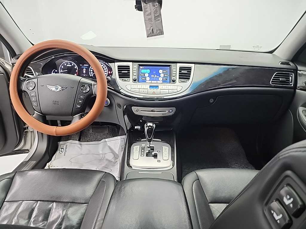 HYUNDAI Genesis - Vista 7