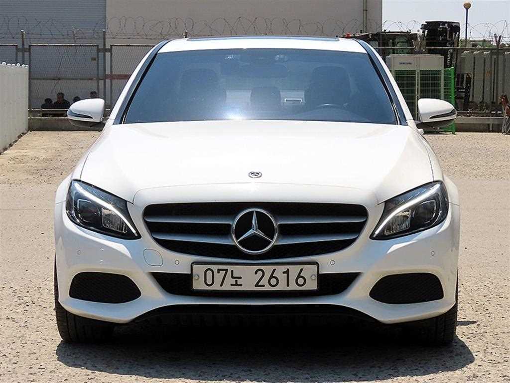 Mercedes Benz C Class 2018 Blanco - Importación desde Corea - HF Imports Iquique - Foto 1