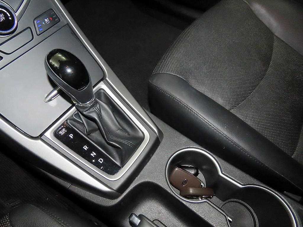 HYUNDAI Avante - Vista 12