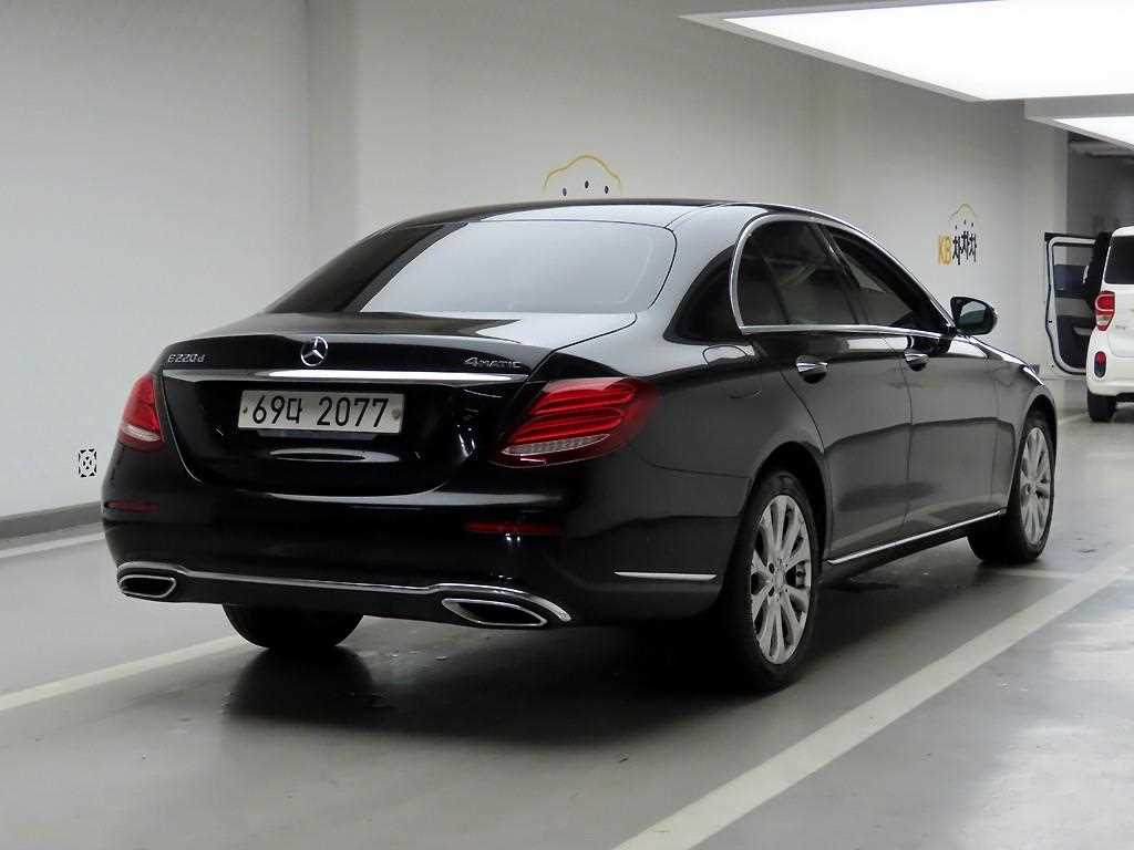 Mercedes Benz E class - Vista 4