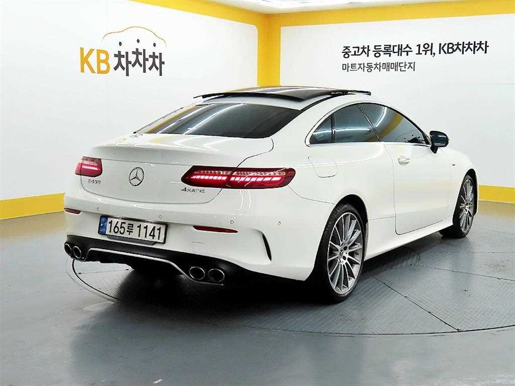 Mercedes Benz E class - Vista 4