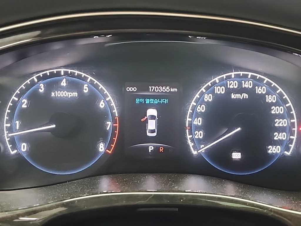 HYUNDAI Genesis - Vista 6