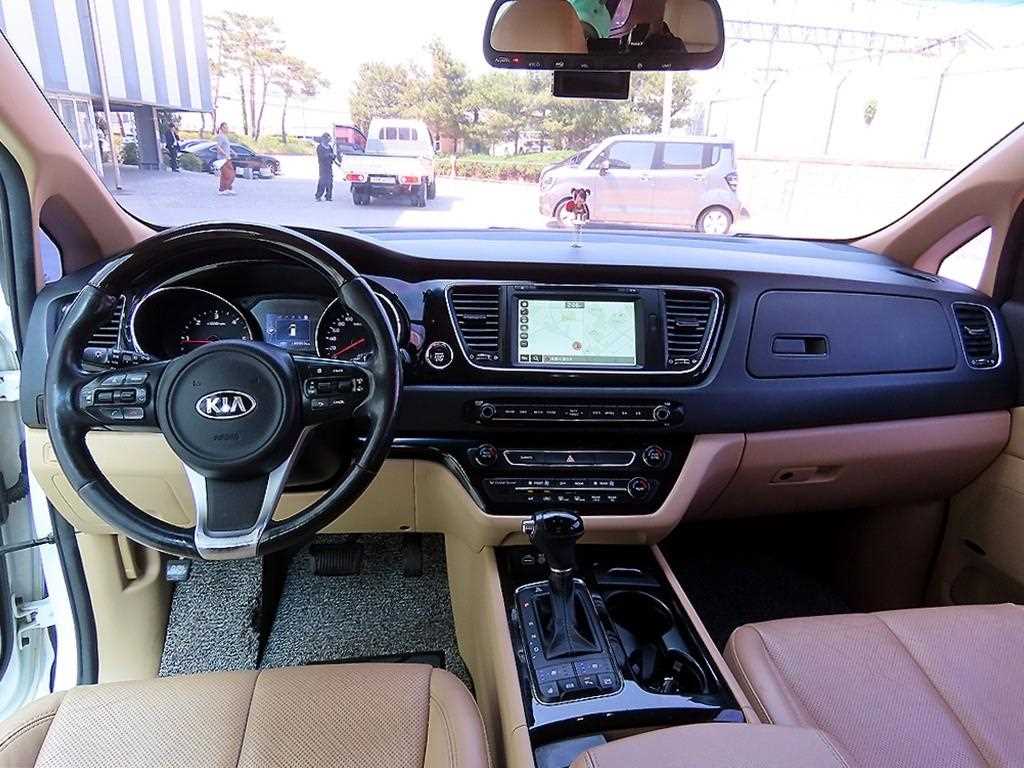 KIA Carnival - Vista 7