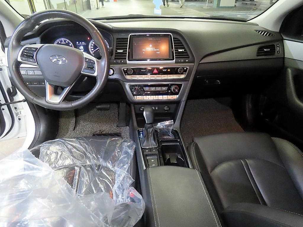 HYUNDAI Sonata - Vista 10