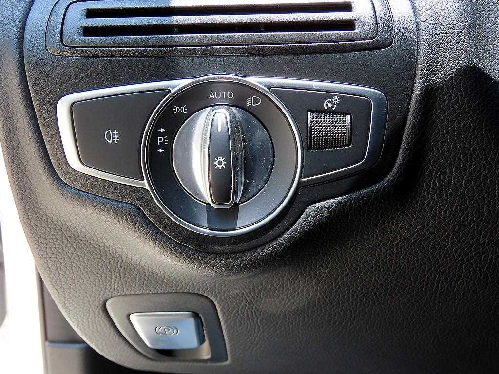 Mercedes Benz C Class - Vista 12