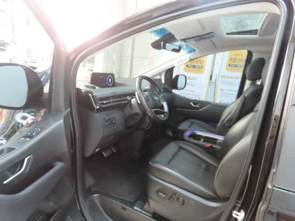 HYUNDAI Staria - Vista 5