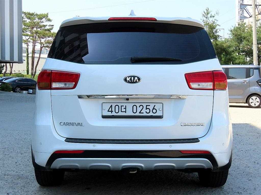 KIA Carnival - Vista 4