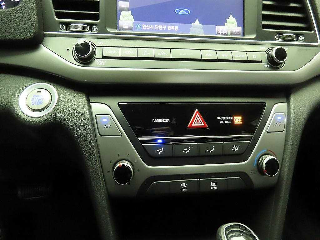 HYUNDAI Avante 2018 Blanco - Importación desde Corea - HF Imports Iquique - Foto 16