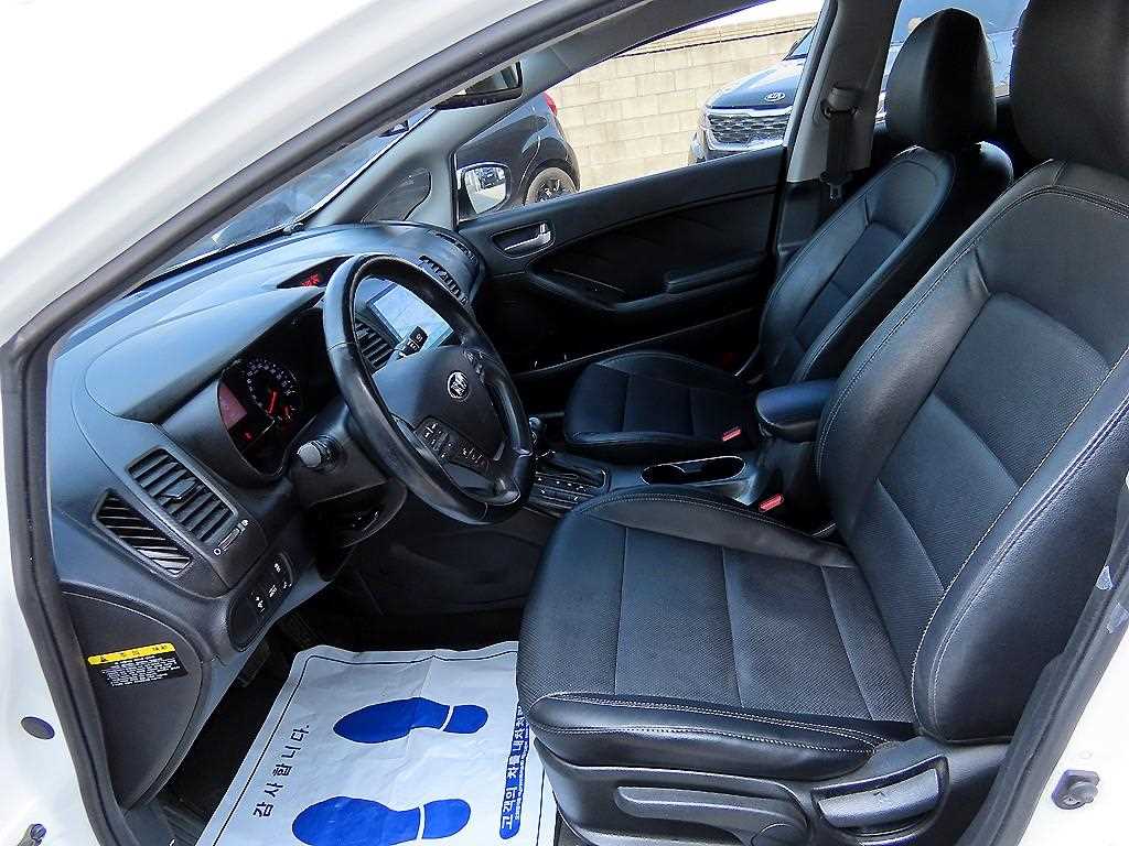 KIA K3 - Vista 5