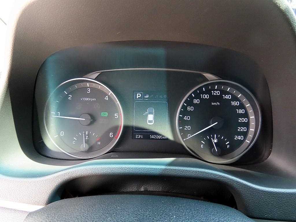 HYUNDAI Avante - Vista 9
