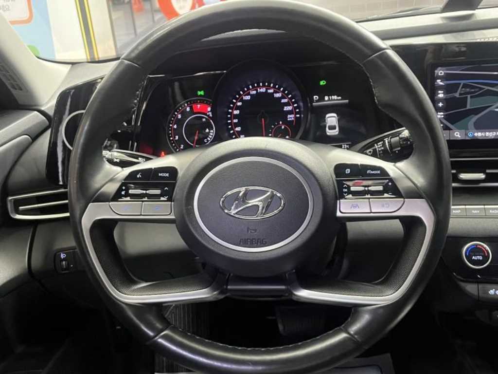 HYUNDAI Avante - Vista 9