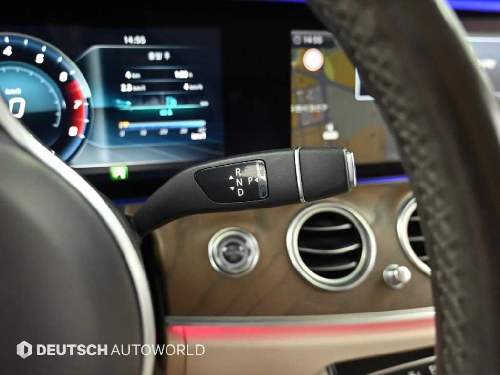 Mercedes Benz E class - Vista 12
