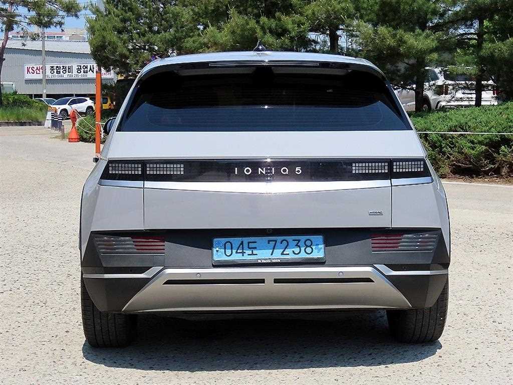 HYUNDAI Ioniq 5 - Vista 4
