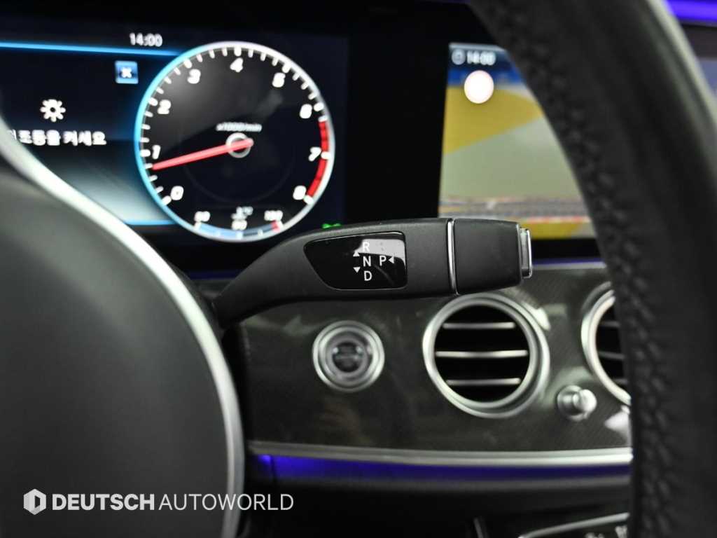 Mercedes Benz E class - Vista 9