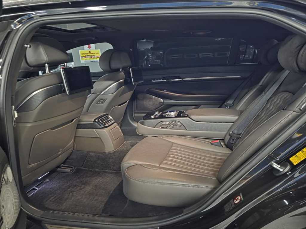 Genesis G90 - Vista 7