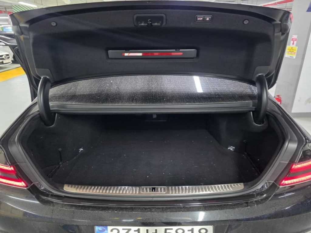 Genesis G90 - Vista 8