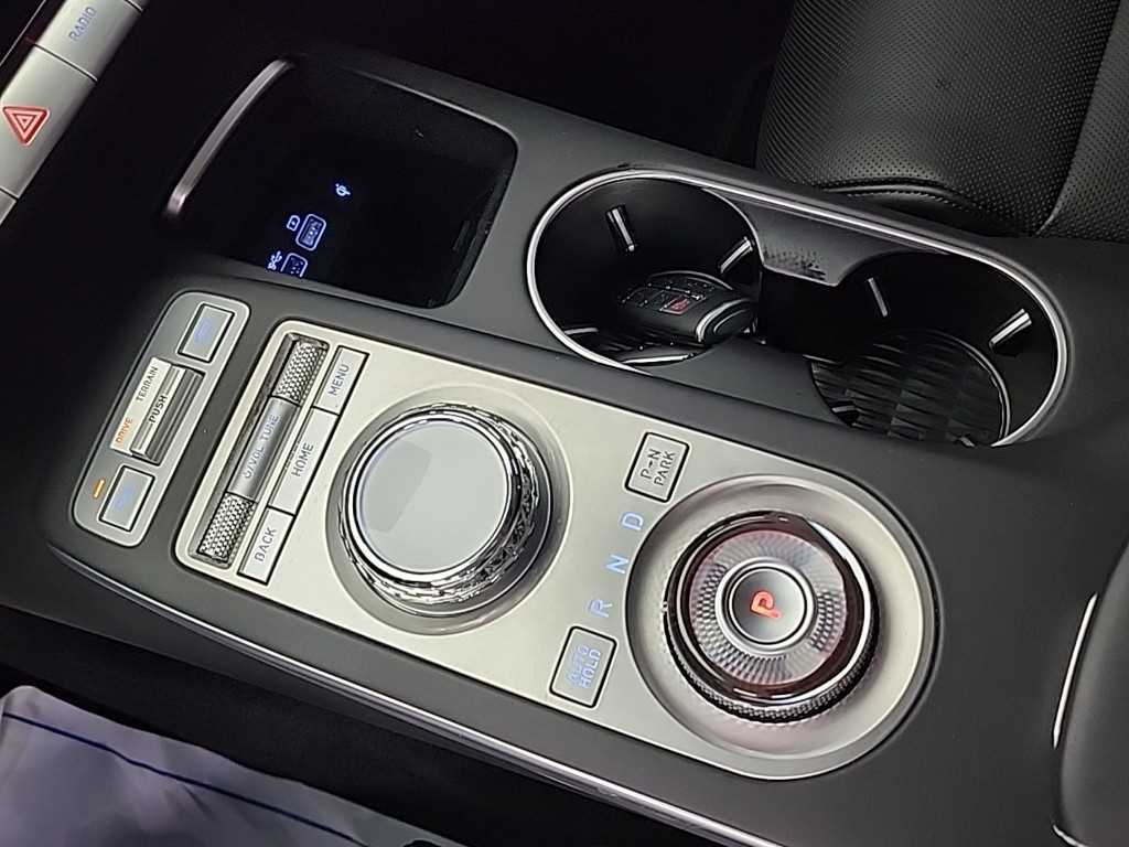 Genesis GV70 - Vista 8