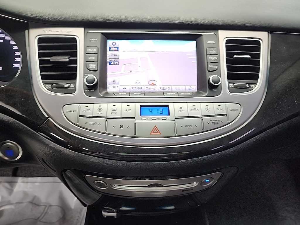 HYUNDAI Genesis - Vista 10