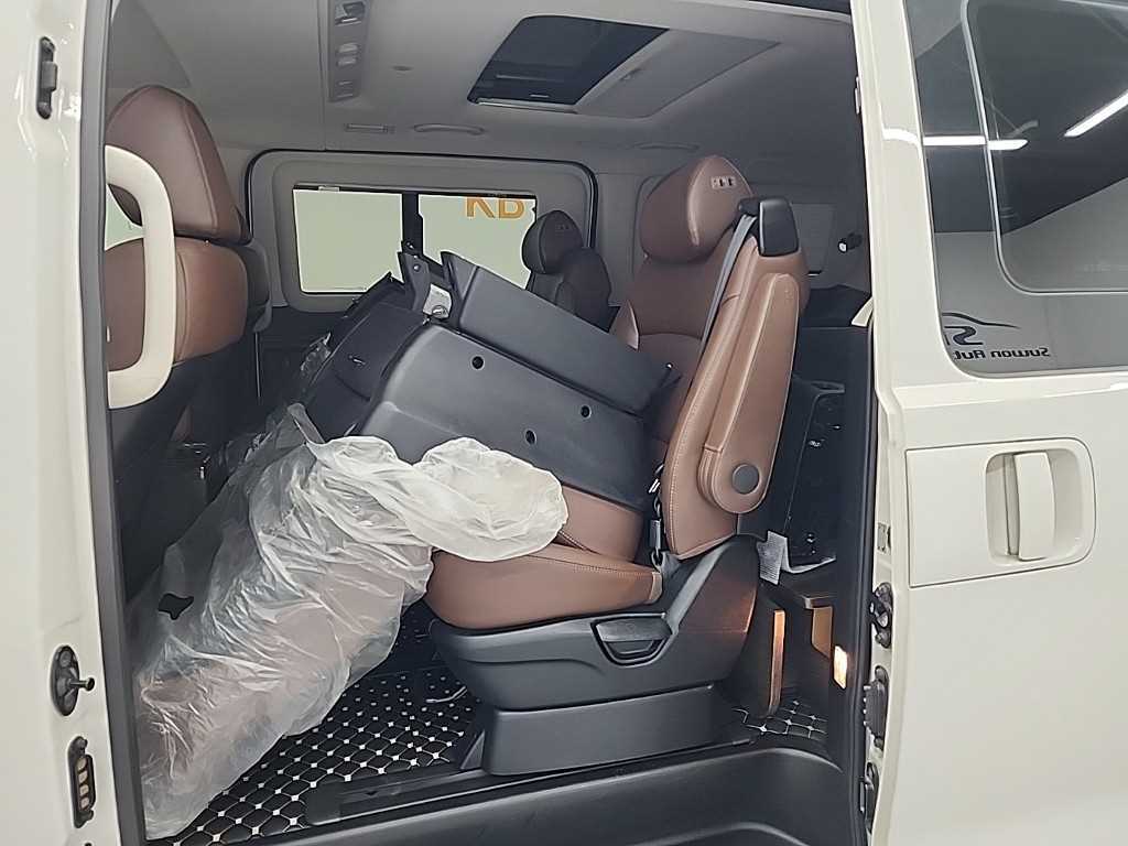 HYUNDAI Starex - Vista 12
