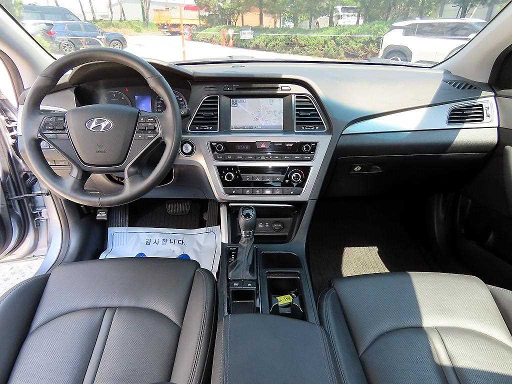 HYUNDAI Sonata - Vista 7