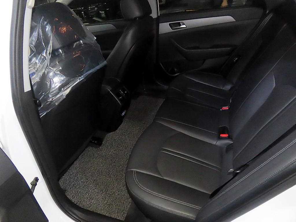 HYUNDAI Sonata - Vista 7
