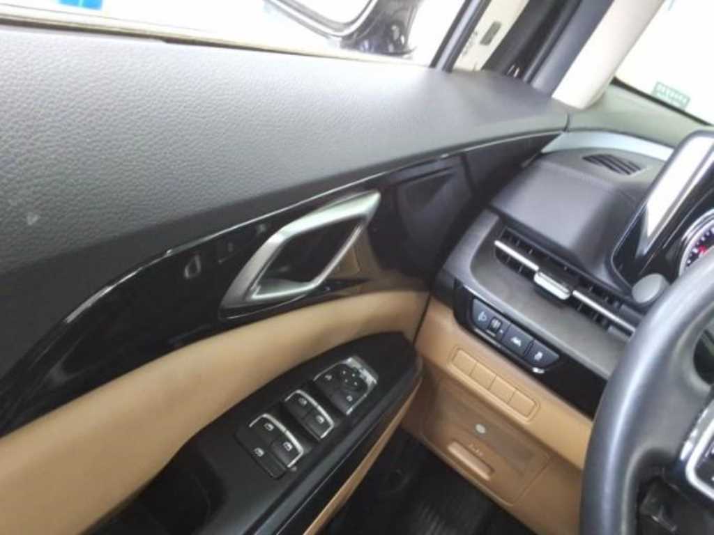 KIA Carnival - Vista 3