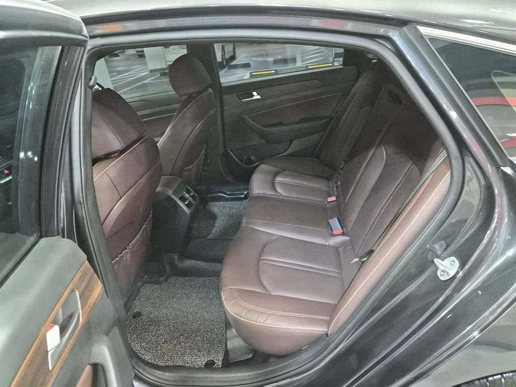 HYUNDAI Sonata - Vista 7
