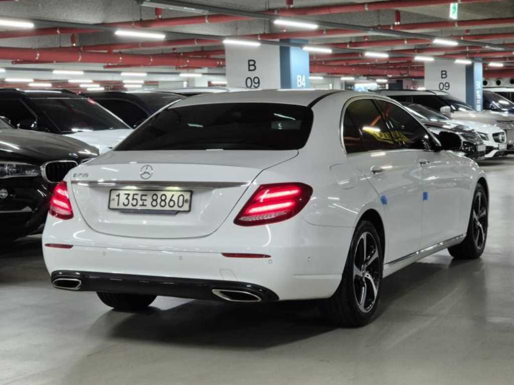 Mercedes Benz E class - Vista 3