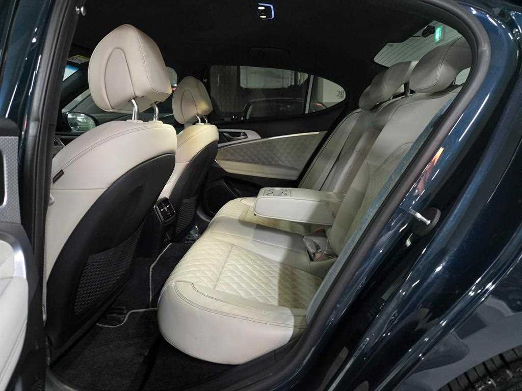 Genesis G70 - Vista 2