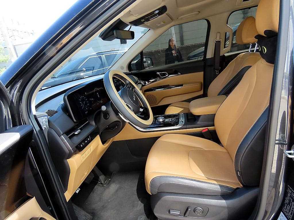 KIA Carnival - Vista 5