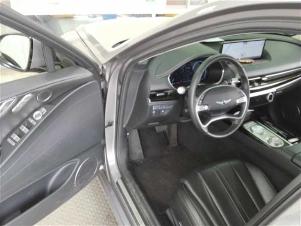 Genesis G80 - Vista 10