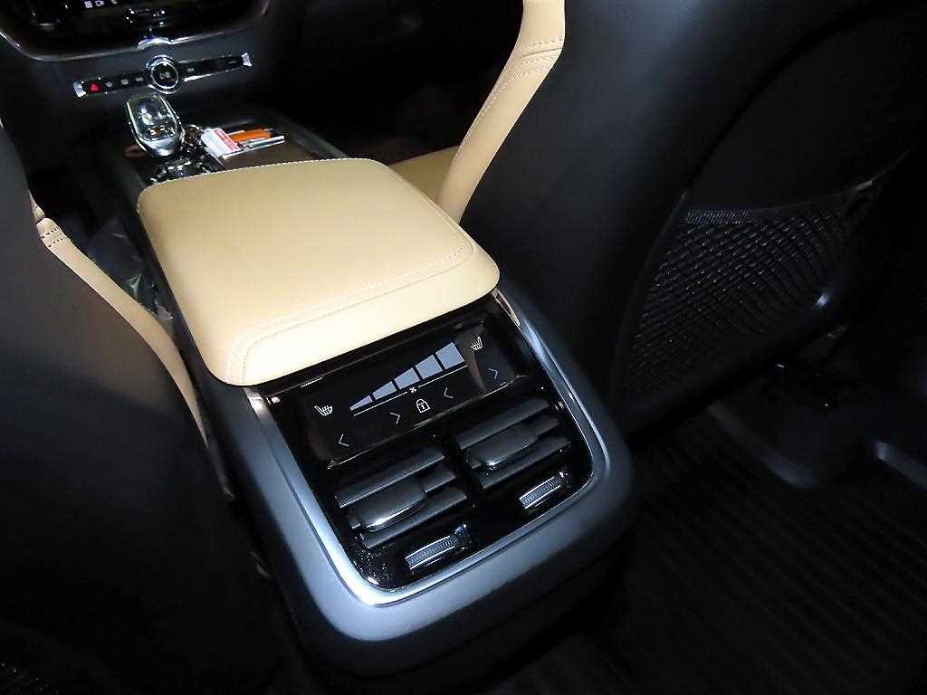 Volvo XC60 2022 - Importación desde Corea - HF Imports Iquique - Foto 15