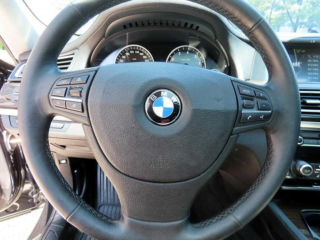 BMW 7 Series - Vista 8