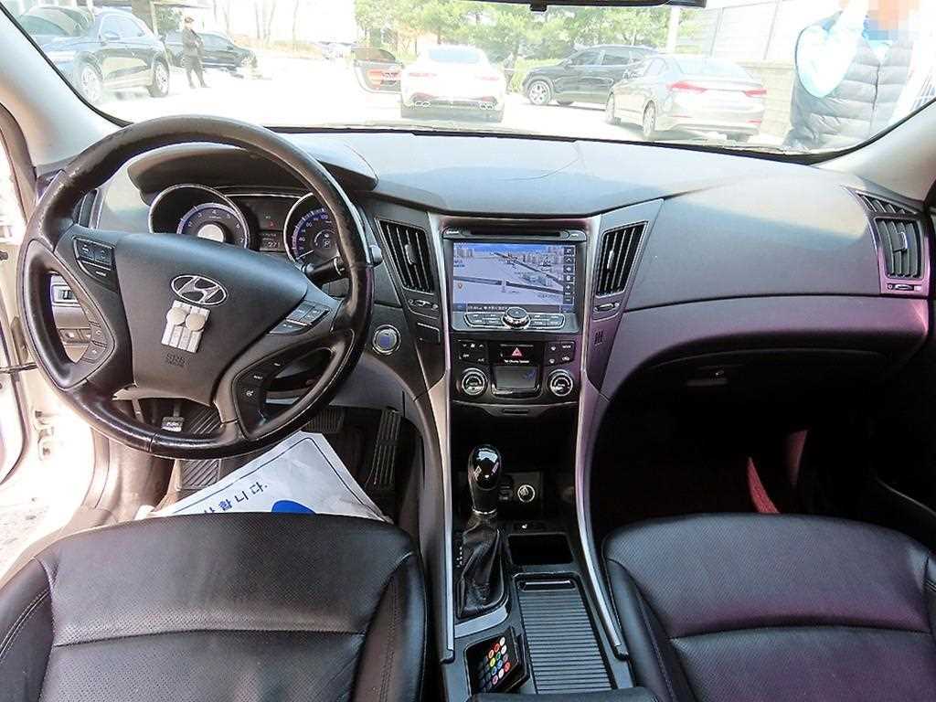 HYUNDAI Sonata - Vista 7