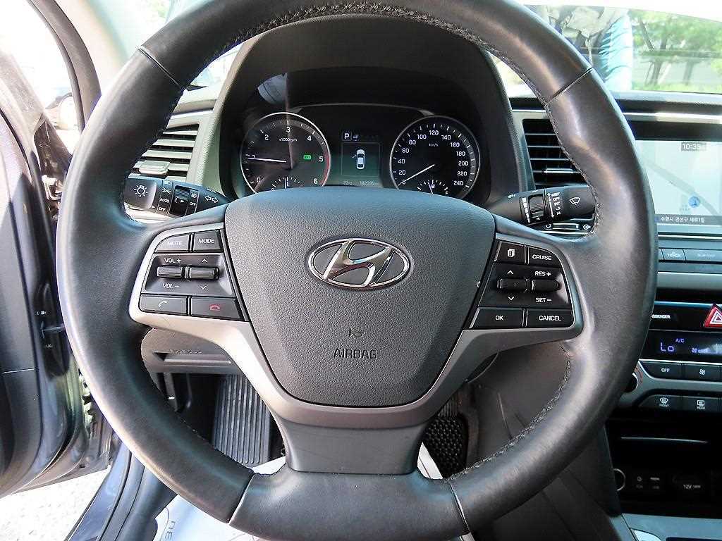 HYUNDAI Avante - Vista 8