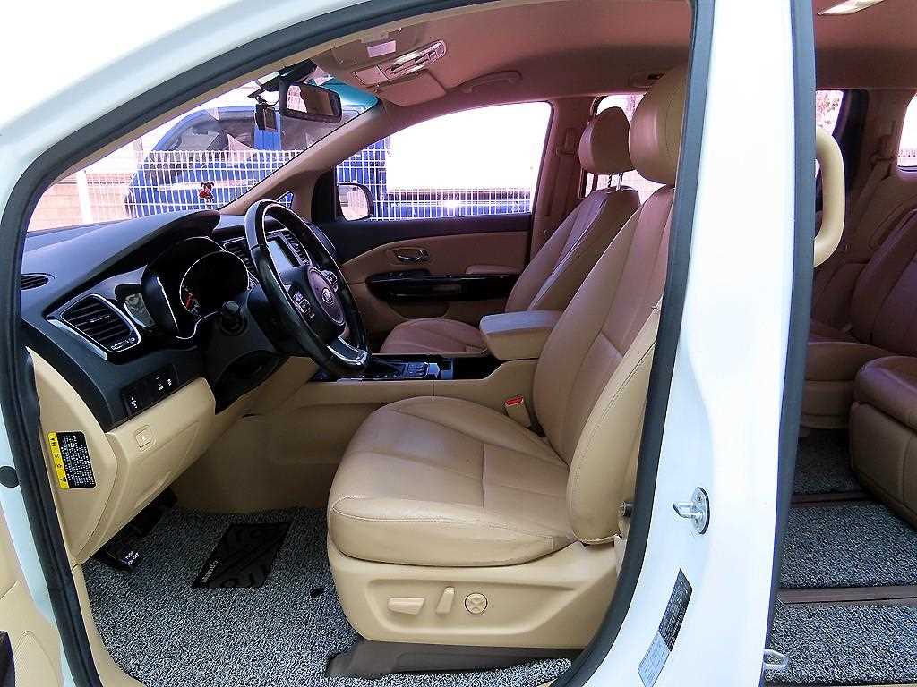 KIA Carnival - Vista 5