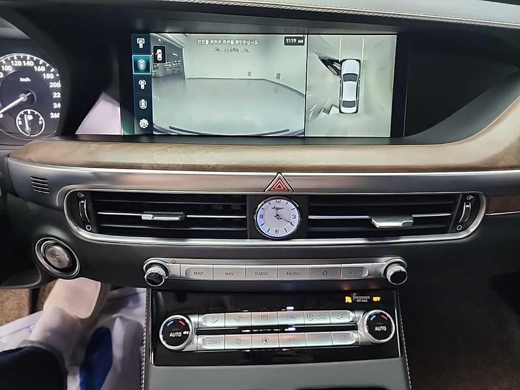 Genesis G90 - Vista 10