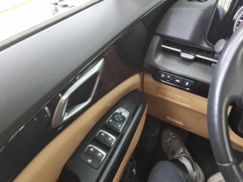 KIA Carnival - Vista 3