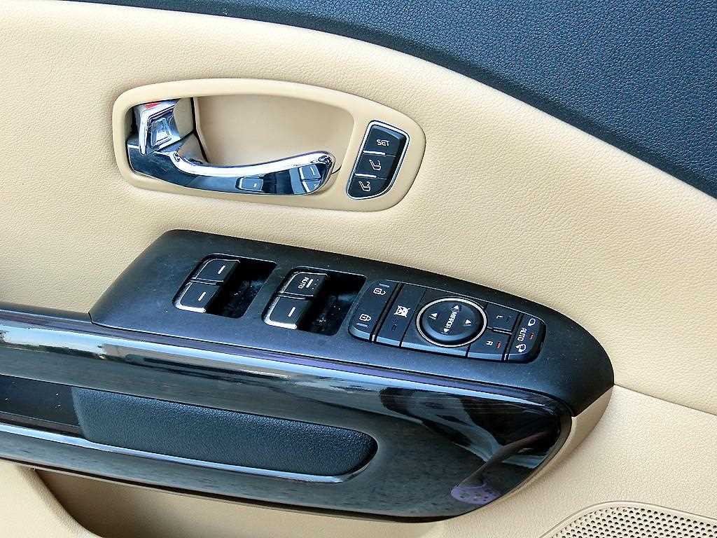 KIA Carnival - Vista 11
