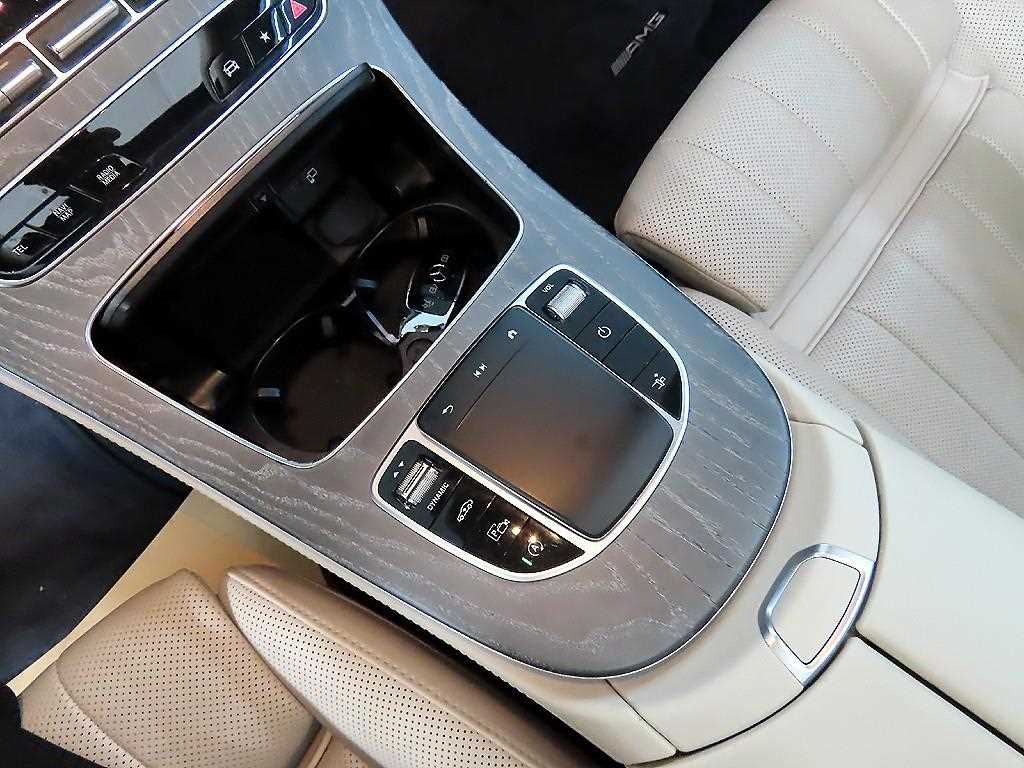 Mercedes Benz E class - Vista 12
