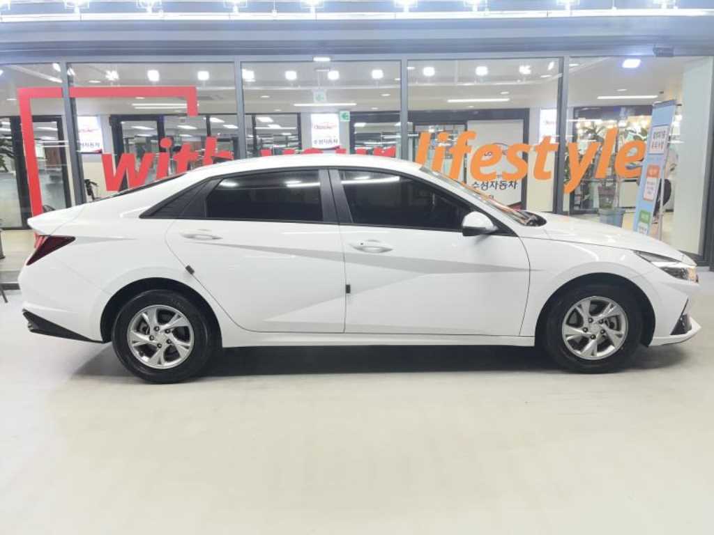 HYUNDAI Avante - Vista 3