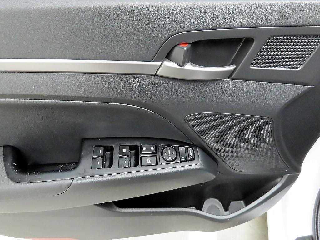HYUNDAI Avante - Vista 11